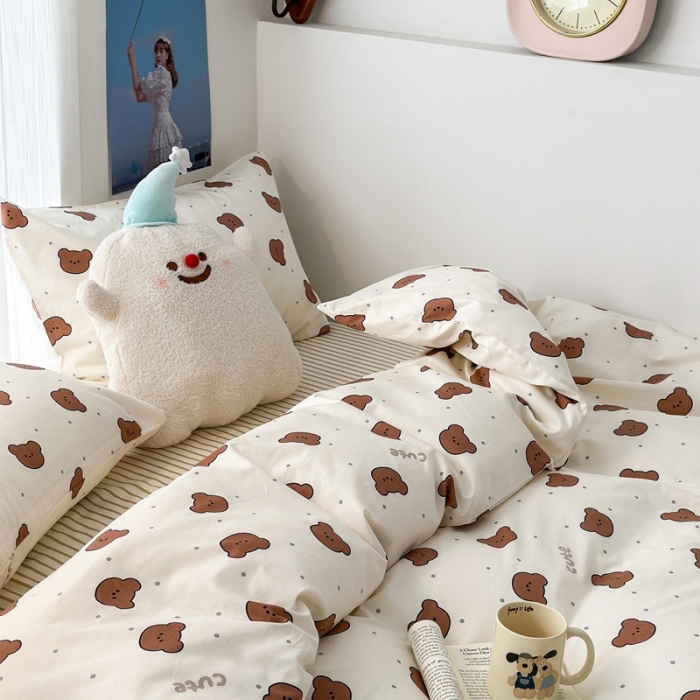 91家纺网 家纺一手货源 找家纺 昔可家纺 2023新款全棉小卡通系列四件套 小小可爱熊咖