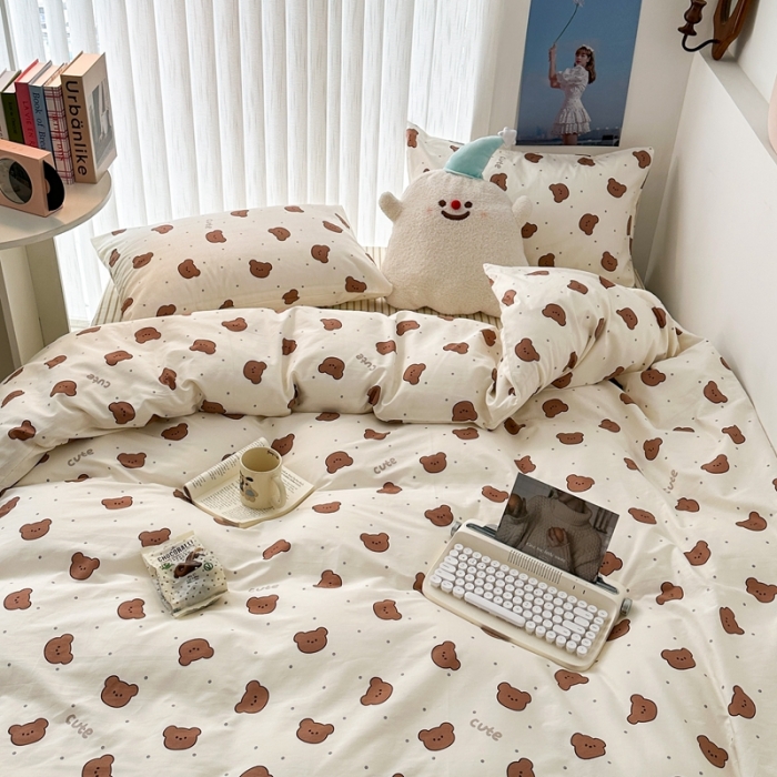 91家纺网 家纺一手货源 找家纺 昔可家纺 2023新款全棉小卡通系列四件套 小小可爱熊咖