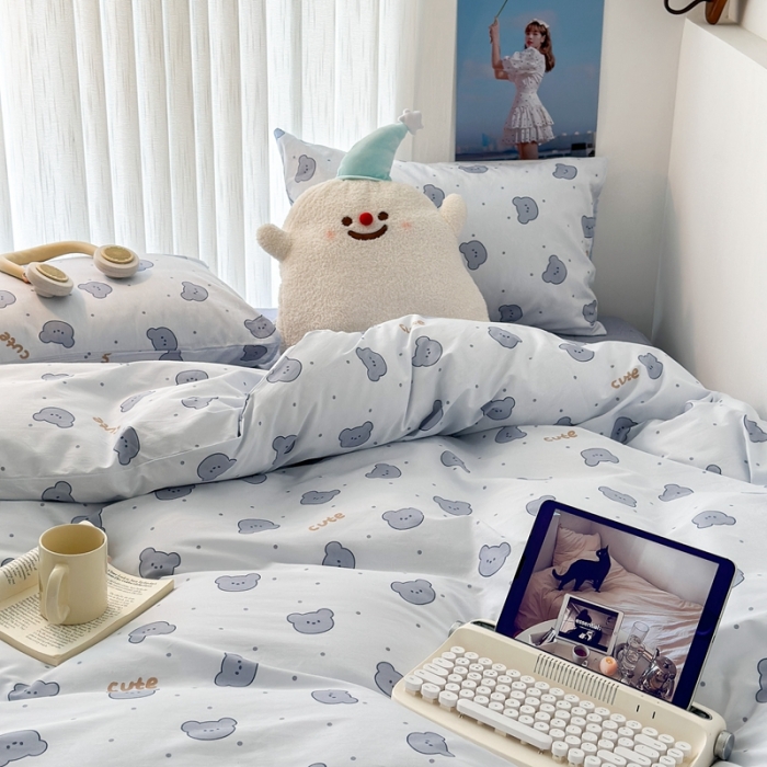 91家纺网 家纺一手货源 找家纺 昔可家纺 2023新款全棉小卡通系列四件套 小小可爱熊蓝