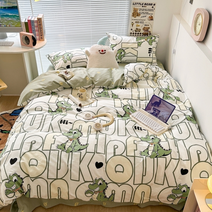 91家纺网 家纺一手货源 找家纺 昔可家纺 2023新款全棉小卡通系列四件套 字母恐龙