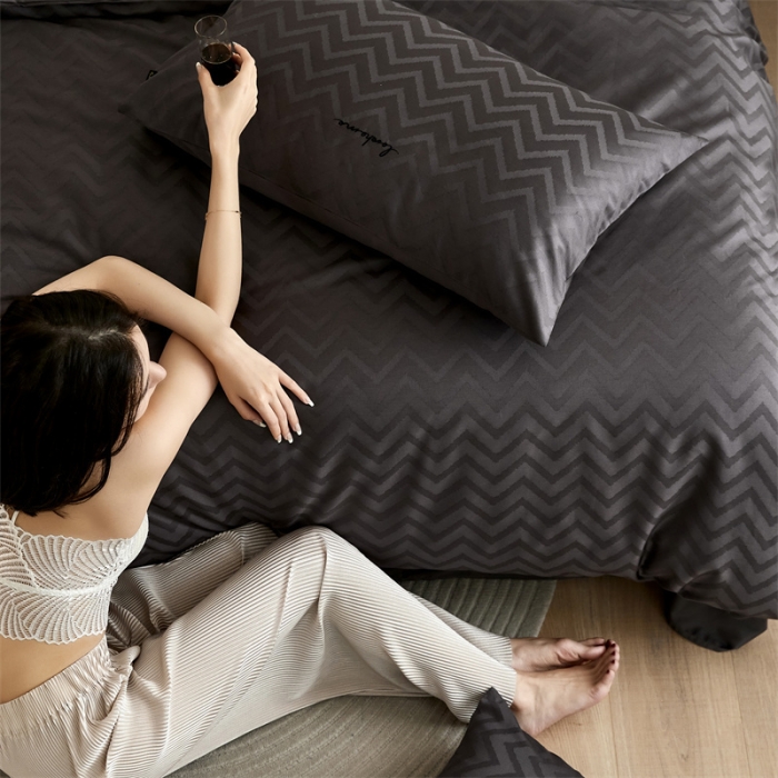 91家纺网 家纺一手货源 找家纺 安莱生活 2023爆款100S纯棉提花轻工艺刺绣系列四件套 轻工艺刺绣-温妮莎深灰