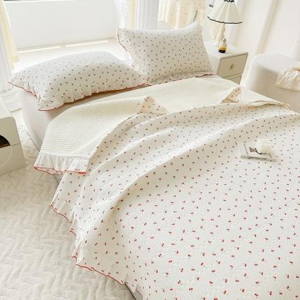 91家纺网 家纺一手货源 找家纺 岚吉 新款40支133*72全棉斜纹夹棉绗缝小花边床盖 小樱桃