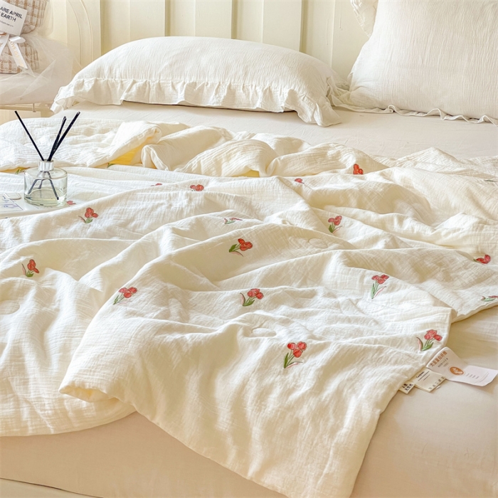 91家纺网 家纺一手货源 找家纺 木楌 2024新款双层皱皱纱刺绣款夏被双层纱夏被直播爆款 蓓蕾