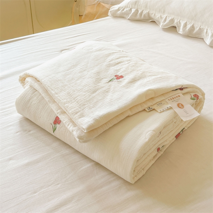 91家纺网 家纺一手货源 找家纺 木楌 2024新款双层皱皱纱刺绣款夏被双层纱夏被直播爆款 蓓蕾