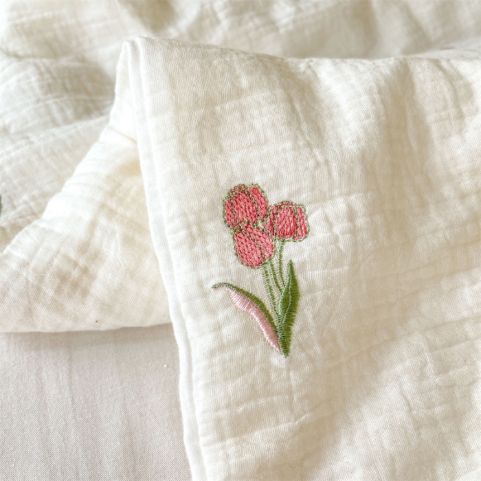 91家纺网 家纺一手货源 找家纺 木楌 2024新款双层皱皱纱刺绣款夏被双层纱夏被直播爆款 蓓蕾