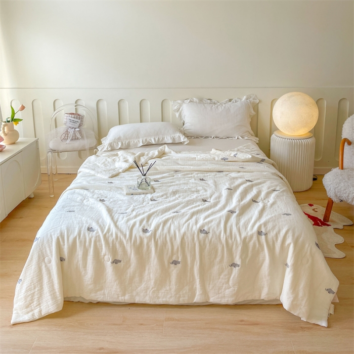 91家纺网 家纺一手货源 找家纺 木楌 2024新款双层皱皱纱刺绣款夏被双层纱夏被直播爆款 小飞象