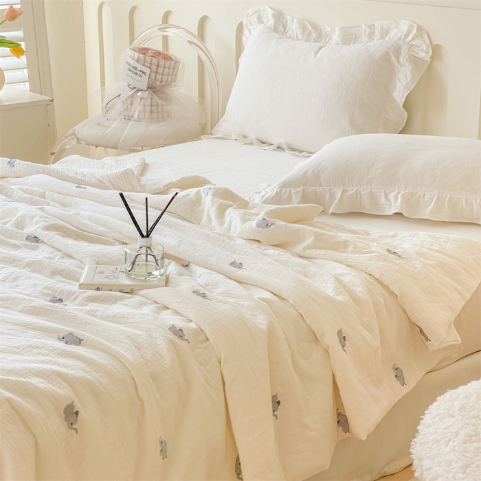 91家纺网 家纺一手货源 找家纺 木楌 2024新款双层皱皱纱刺绣款夏被双层纱夏被直播爆款 小飞象