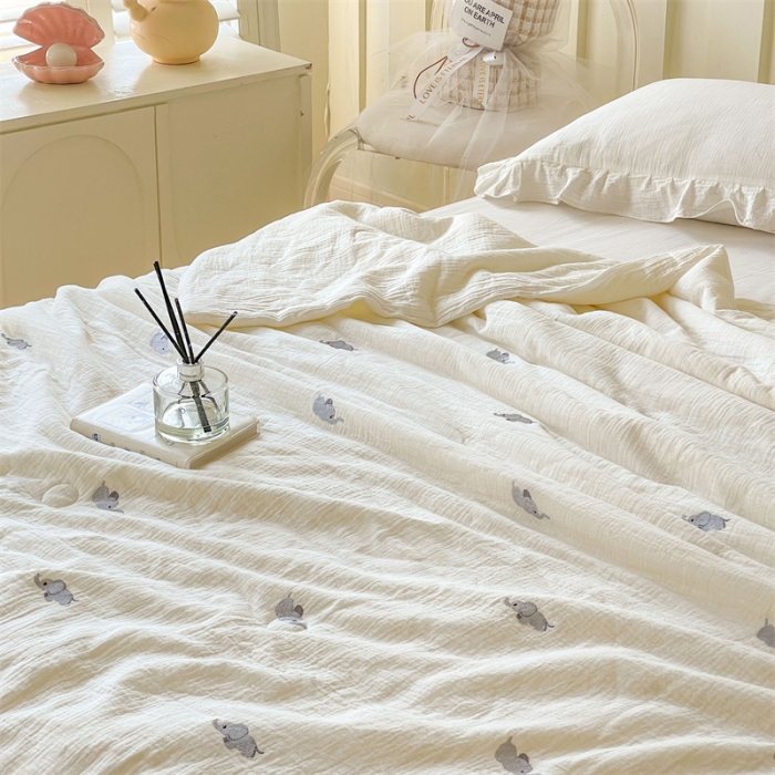 91家纺网 家纺一手货源 找家纺 木楌 2024新款双层皱皱纱刺绣款夏被双层纱夏被直播爆款 小飞象