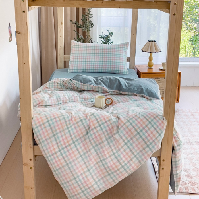 91家纺网 家纺一手货源 找家纺 玖弘家居 2023新款A类全棉色织学生上下铺三件套 冰激凌格