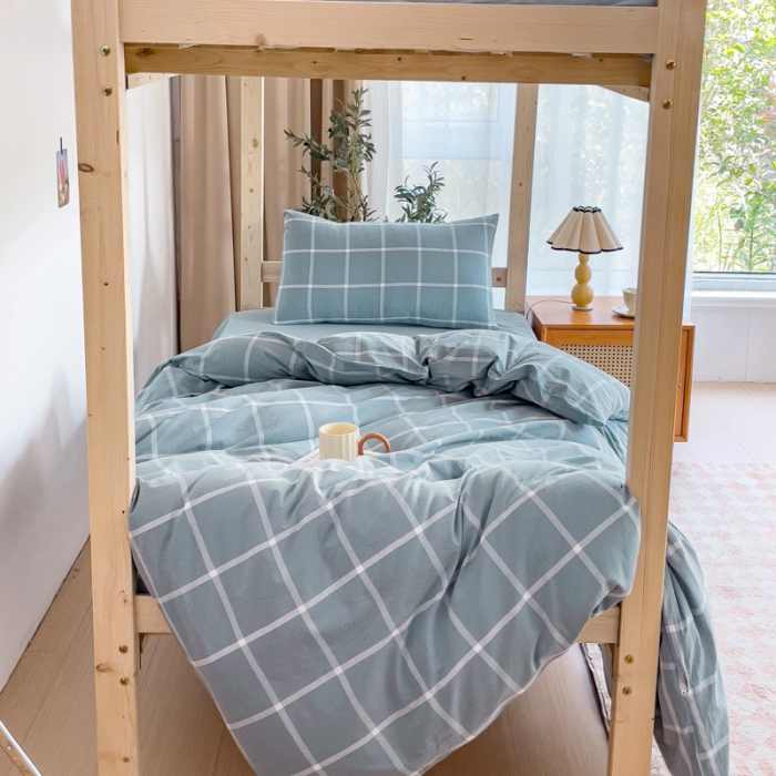 91家纺网 家纺一手货源 找家纺 玖弘家居 2023新款A类全棉色织学生上下铺三件套 海蓝格