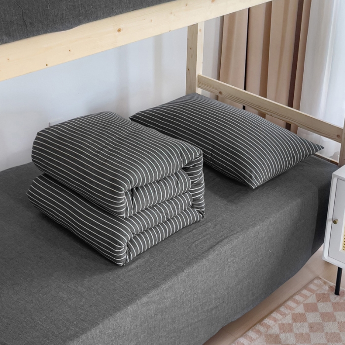 91家纺网 家纺一手货源 找家纺 玖弘家居 2023新款A类全棉色织学生上下铺三件套 灰细条