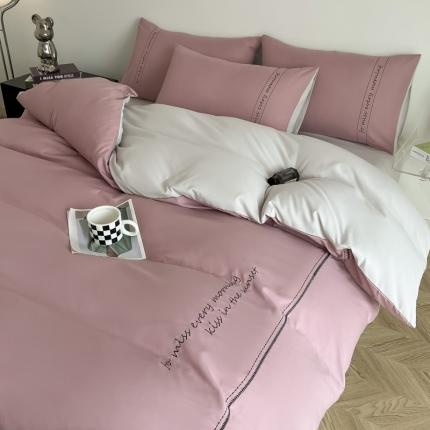 91家纺网 家纺一手货源 找家纺 尤米 2023新款磨毛刺绣纯色双拼卡洛森系列--四件套 豆沙+浅灰