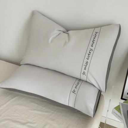 91家纺网 家纺一手货源 找家纺 （总）尤米 2023新款磨毛刺绣纯色双拼卡洛森系列--单枕套