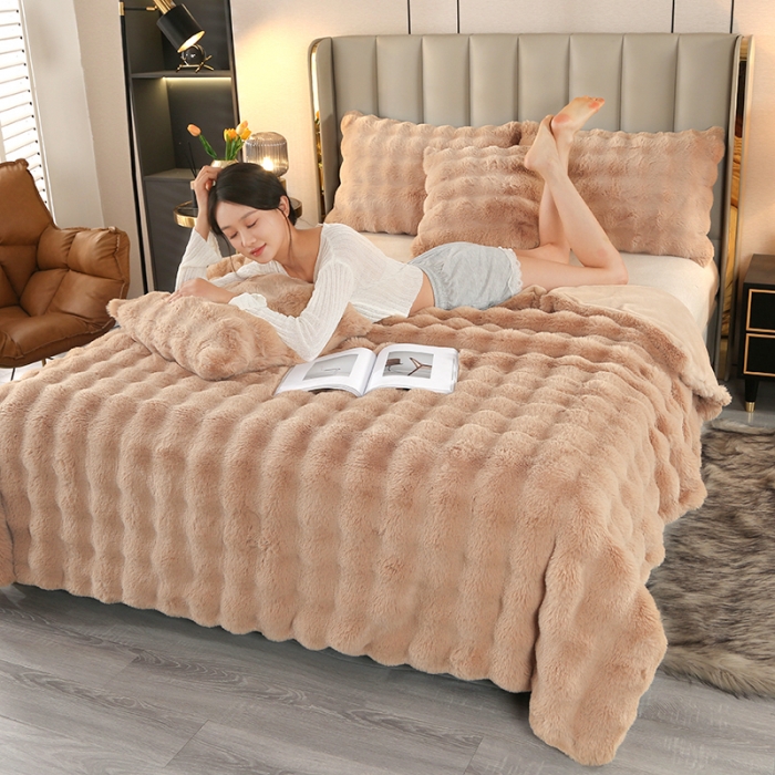 91家纺网 家纺一手货源 找家纺 爵仕 2023新款A版托斯卡纳兔毛B版安哥拉兔毛多功能毛毯 咖棕