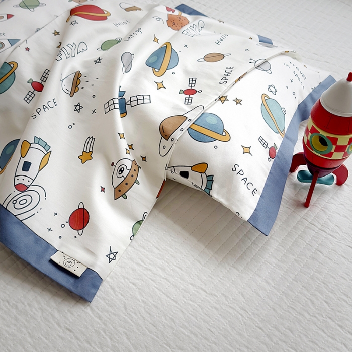 91家纺网 家纺一手货源 找家纺 荷马之梦 2023新款蜜糖系列—A类60s长绒棉儿童枕套 独行月球