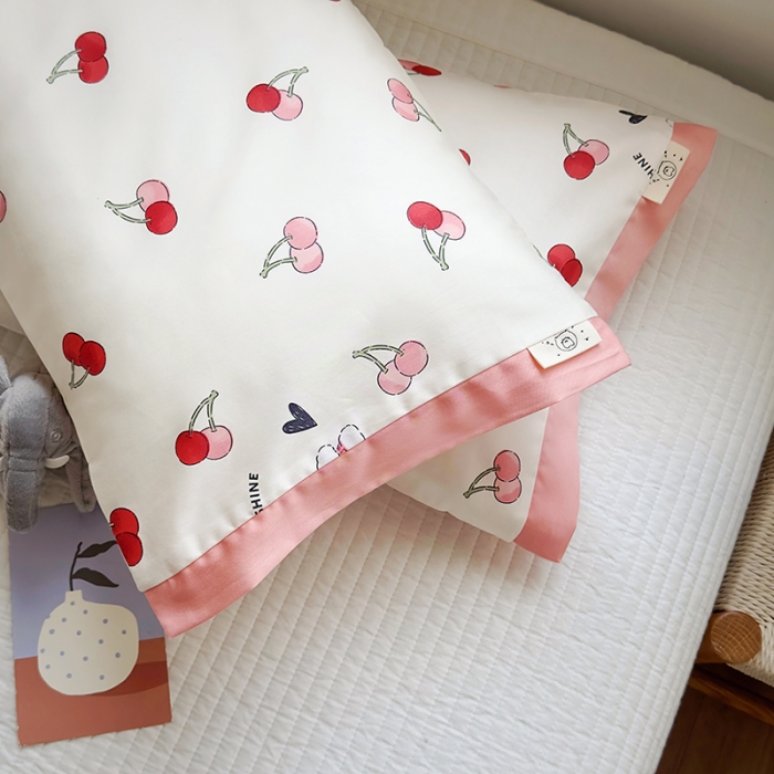 91家纺网 家纺一手货源 找家纺 荷马之梦 2023新款蜜糖系列—A类60s长绒棉儿童枕套 小樱桃