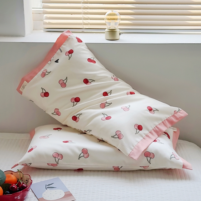 91家纺网 家纺一手货源 找家纺 荷马之梦 2023新款蜜糖系列—A类60s长绒棉儿童枕套 小樱桃