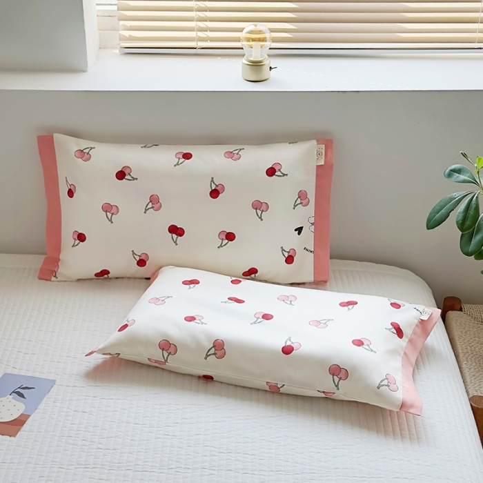 91家纺网 家纺一手货源 找家纺 荷马之梦 2023新款蜜糖系列—A类60s长绒棉儿童枕套 小樱桃
