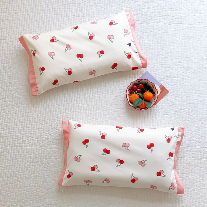 91家纺网 家纺一手货源 找家纺 荷马之梦 2023新款蜜糖系列—A类60s长绒棉儿童枕套 小樱桃