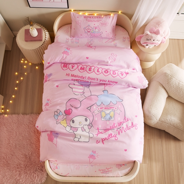 91家纺网 家纺一手货源 找家纺 （总）蘭菲 2023新款幼儿园全棉印染三丽鸥全棉大版卡通三件套