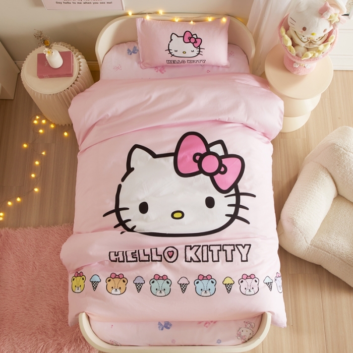 91家纺网 家纺一手货源 找家纺 蘭菲 2023新款幼儿园全棉印染三丽鸥全棉大版卡通三件套 粉系