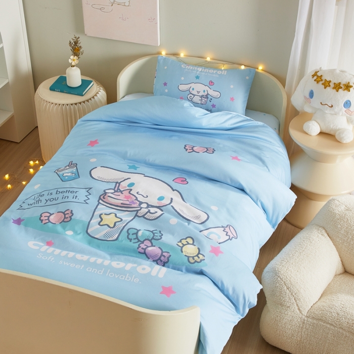 91家纺网 家纺一手货源 找家纺 蘭菲 2023新款幼儿园全棉印染三丽鸥全棉大版卡通三件套 奶茶来了