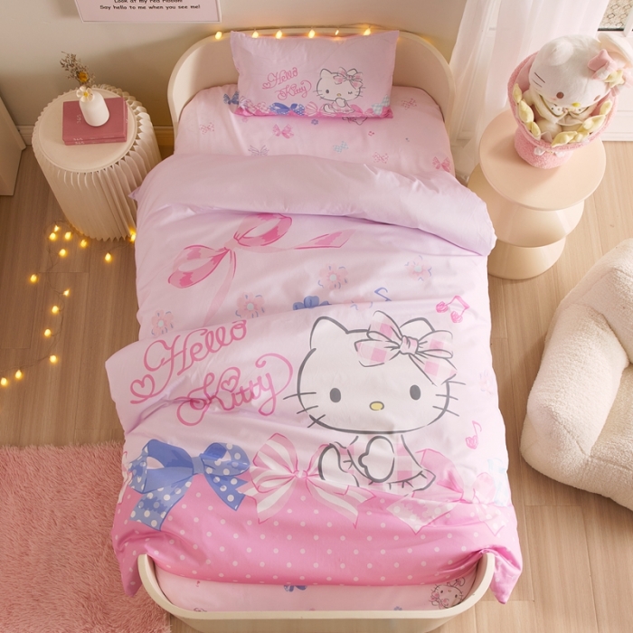 91家纺网 家纺一手货源 找家纺 蘭菲 2023新款幼儿园全棉印染三丽鸥全棉大版卡通三件套 炫彩kt