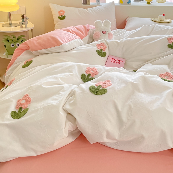 91家纺网 家纺一手货源 找家纺 眠帛家居 2023新款A类水洗棉毛巾绣四件套 朵朵奶油粉