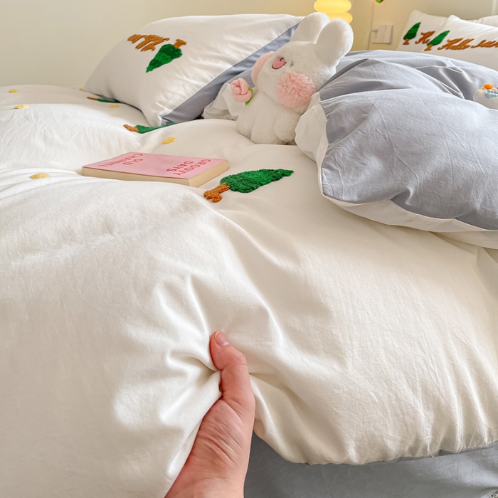 91家纺网 家纺一手货源 找家纺 眠帛家居 2023新款A类水洗棉毛巾绣四件套 圣诞树蓝灰