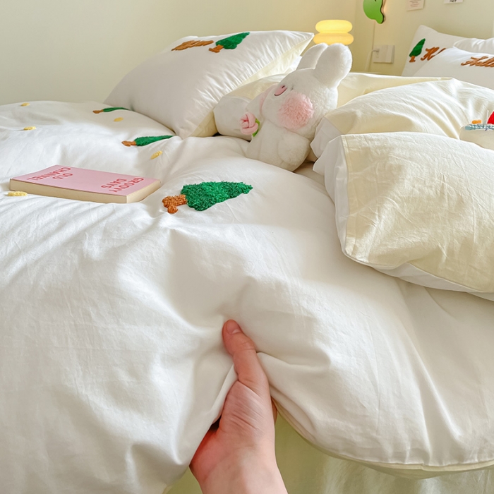 91家纺网 家纺一手货源 找家纺 眠帛家居 2023新款A类水洗棉毛巾绣四件套 圣诞树奶油黄