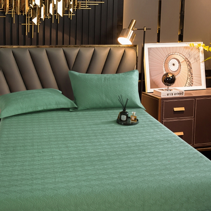 91家纺网 家纺一手货源 找家纺 OL家纺 2023新款全棉水溶花边素色床盖夹棉三件套 草绿