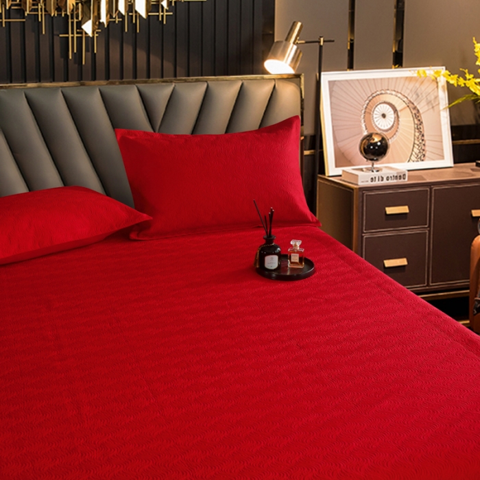 91家纺网 家纺一手货源 找家纺 OL家纺 2023新款全棉水溶花边素色床盖夹棉三件套 大红