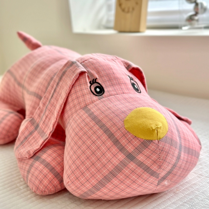 91家纺网 家纺一手货源 找家纺 三沁 2023新款直播爆款福利款纯棉色织水洗棉格子小萌狗趴趴狗 偶遇粉