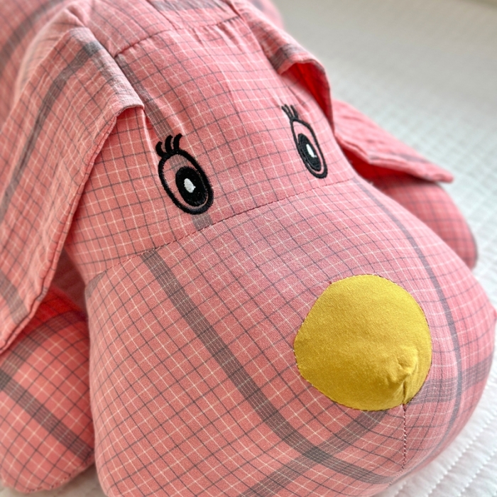 91家纺网 家纺一手货源 找家纺 三沁 2023新款直播爆款福利款纯棉色织水洗棉格子小萌狗趴趴狗 偶遇粉