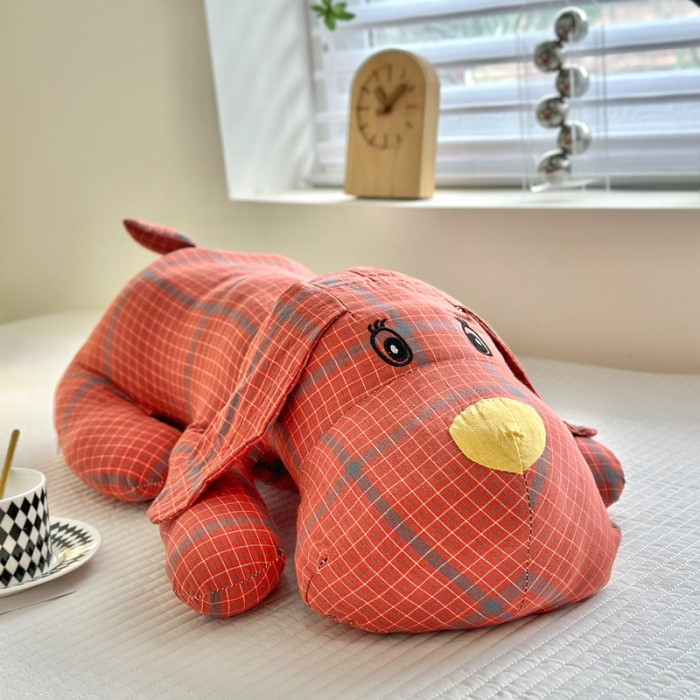 91家纺网 家纺一手货源 找家纺 三沁 2023新款直播爆款福利款纯棉色织水洗棉格子小萌狗趴趴狗 偶遇橘