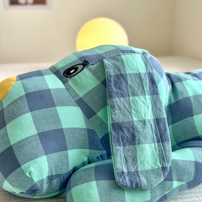 91家纺网 家纺一手货源 找家纺 三沁 2023新款直播爆款福利款纯棉色织水洗棉格子小萌狗趴趴狗 雅典绿