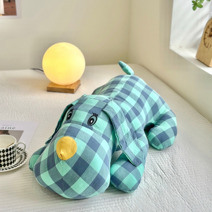 91家纺网 家纺一手货源 找家纺 三沁 2023新款直播爆款福利款纯棉色织水洗棉格子小萌狗趴趴狗 雅典绿