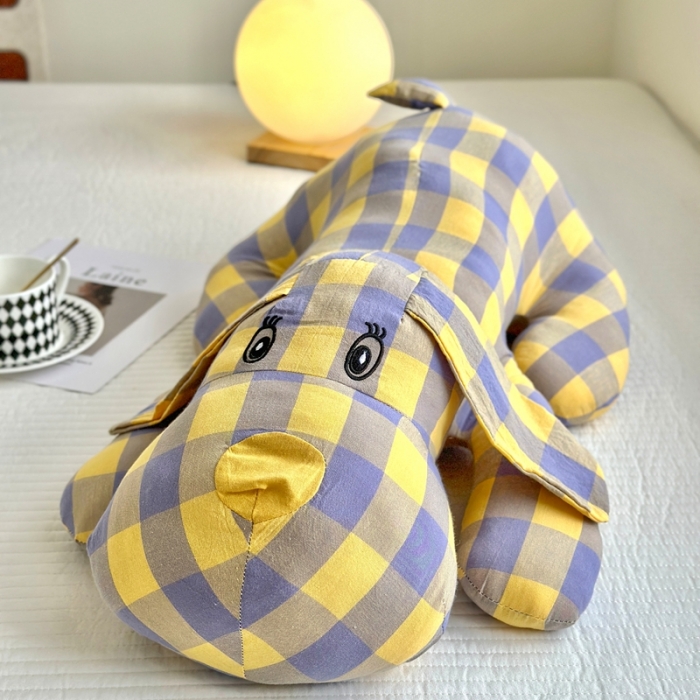 91家纺网 家纺一手货源 找家纺 三沁 2023新款直播爆款福利款纯棉色织水洗棉格子小萌狗趴趴狗紫黄中格