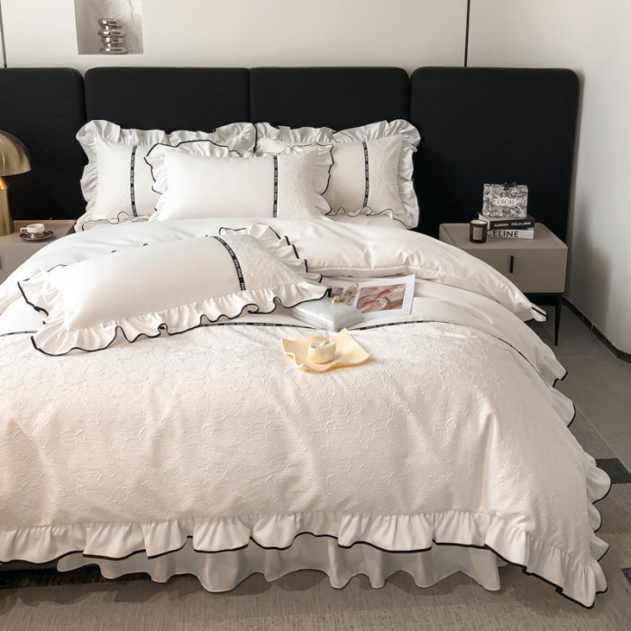 91家纺网 家纺一手货源 找家纺 (总) 乐卧家居 2026新款时尚压花撞色织带荷叶边四件套-丽可系列