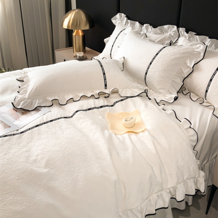 91家纺网 家纺一手货源 找家纺 (总) 乐卧家居 2026新款时尚压花撞色织带荷叶边四件套-丽可系列