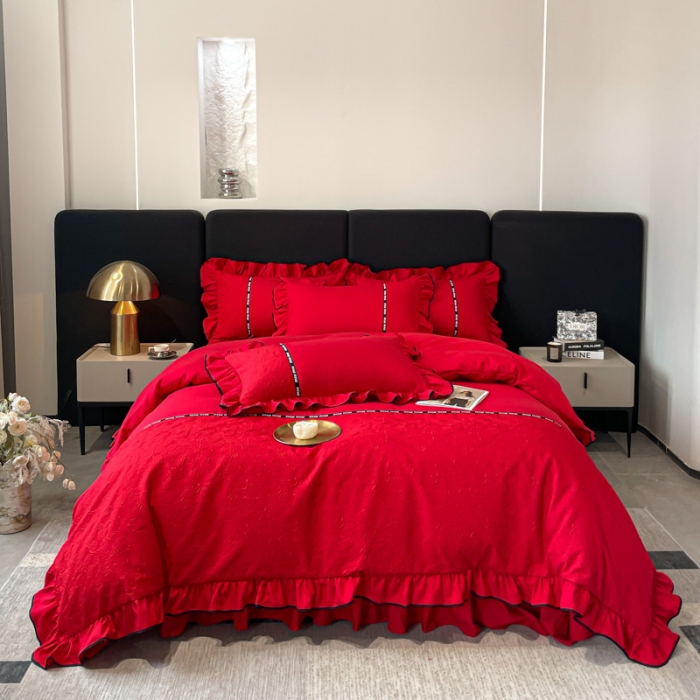 91家纺网 家纺一手货源 找家纺 乐卧家居 2026新款时尚压花撞色织带荷叶边四件套-丽可系列 丽可-红