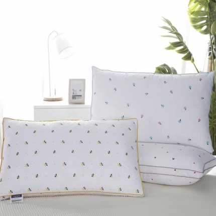 91家纺网 家纺一手货源 找家纺 （总）拾光 2023新款全棉刺绣清新印花酒店羽丝绒枕