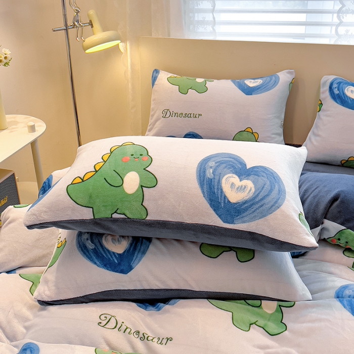 91家纺网 家纺一手货源 找家纺 芃成 2023新款双面牛奶绒印花四件套 爱心恐龙