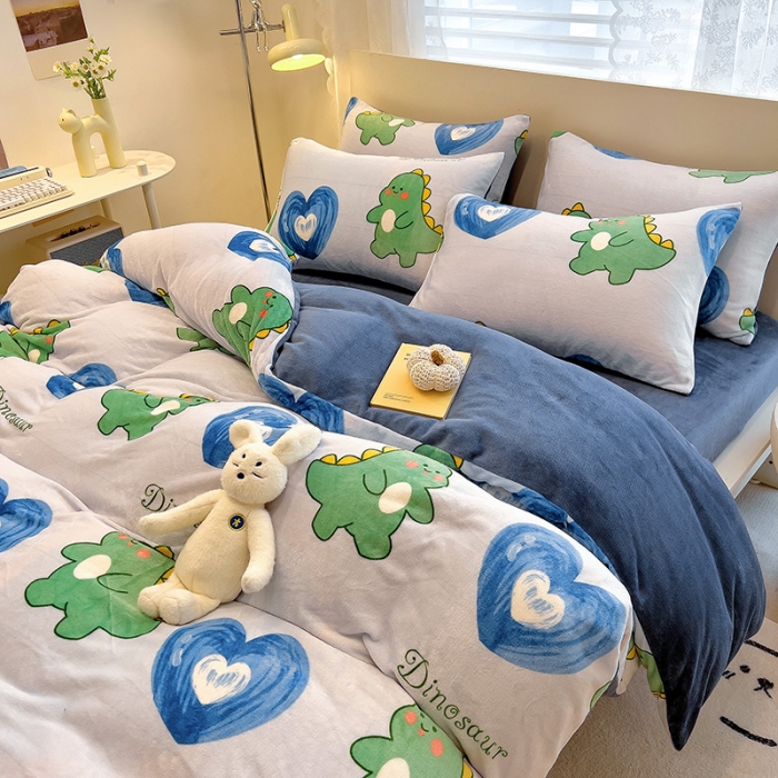 91家纺网 家纺一手货源 找家纺 芃成 2023新款双面牛奶绒印花四件套 爱心恐龙