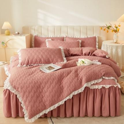 91家纺网 家纺一手货源 找家纺 恋尚 2023新款玛奇朵系列蜜桃棉夹棉床笠式床裙四件套 玛奇朵-豆沙