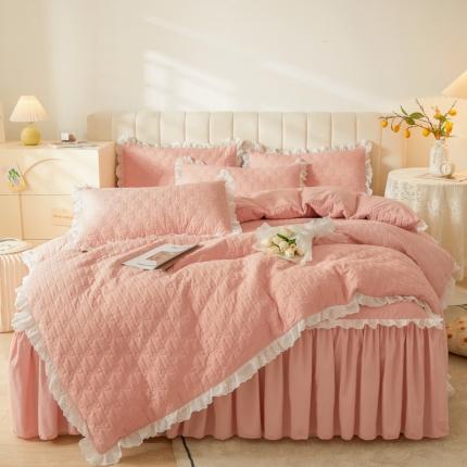 91家纺网 家纺一手货源 找家纺 （总）恋尚 2023新款玛奇朵系列蜜桃棉夹棉床笠式床裙四件套
