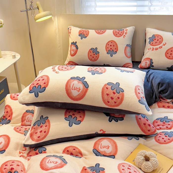 91家纺网 家纺一手货源 找家纺 芃成 2023新款双面牛奶绒印花四件套 草莓奶昔