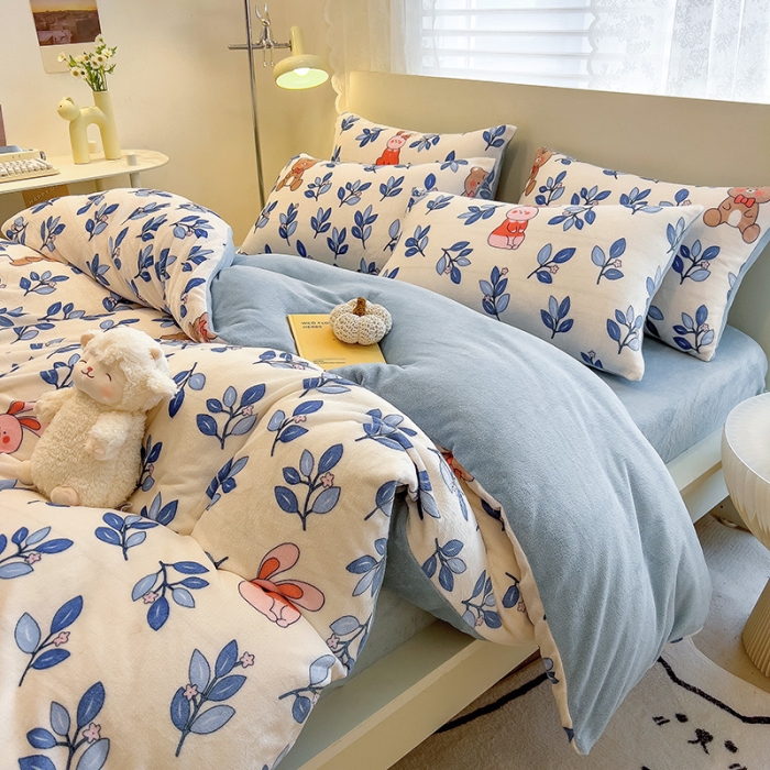 91家纺网 家纺一手货源 找家纺 芃成 2023新款双面牛奶绒印花四件套 菲菲兔