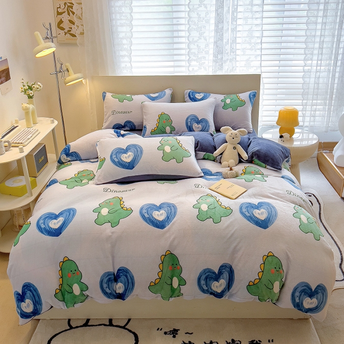 91家纺网 家纺一手货源 找家纺 芃成 2023新款牛奶绒印花单被套 爱心恐龙