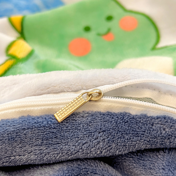 91家纺网 家纺一手货源 找家纺 芃成 2023新款牛奶绒印花单被套 爱心恐龙